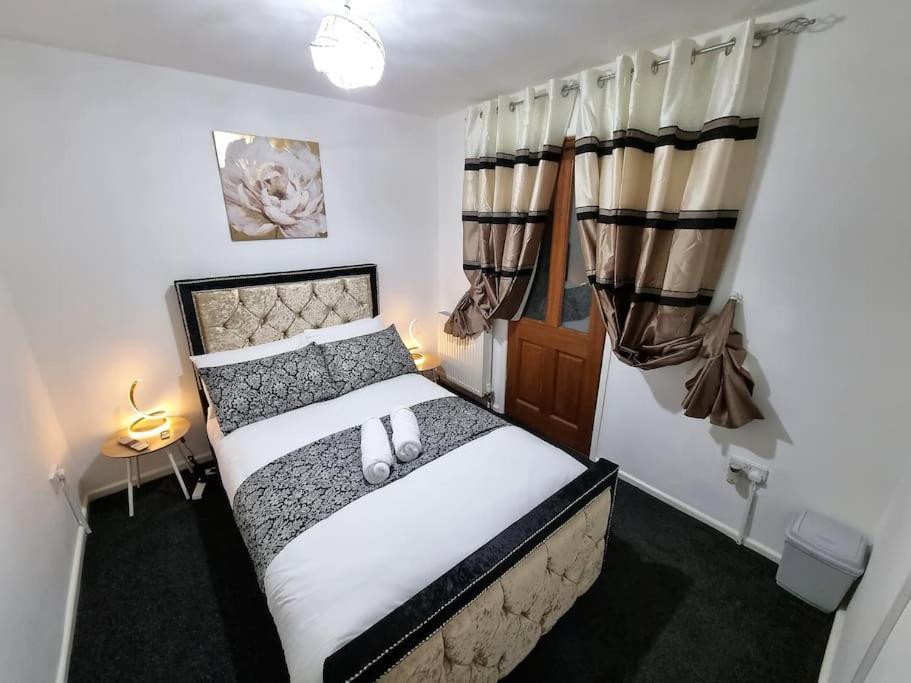 *C.Sani* Setup For Your Most Relaxed & Amazing Stay + Free Parking + Free Fast Wifi * Leeds  Bagian luar foto